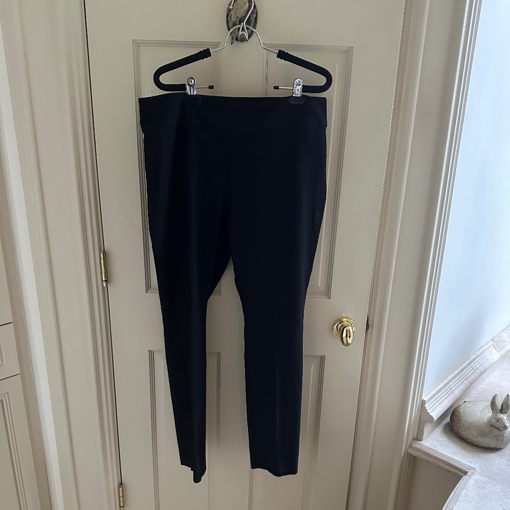 ZOZO-PULL ON POCKETLESS SLIMMING BLACK PANTS-EUC/SIZE 16